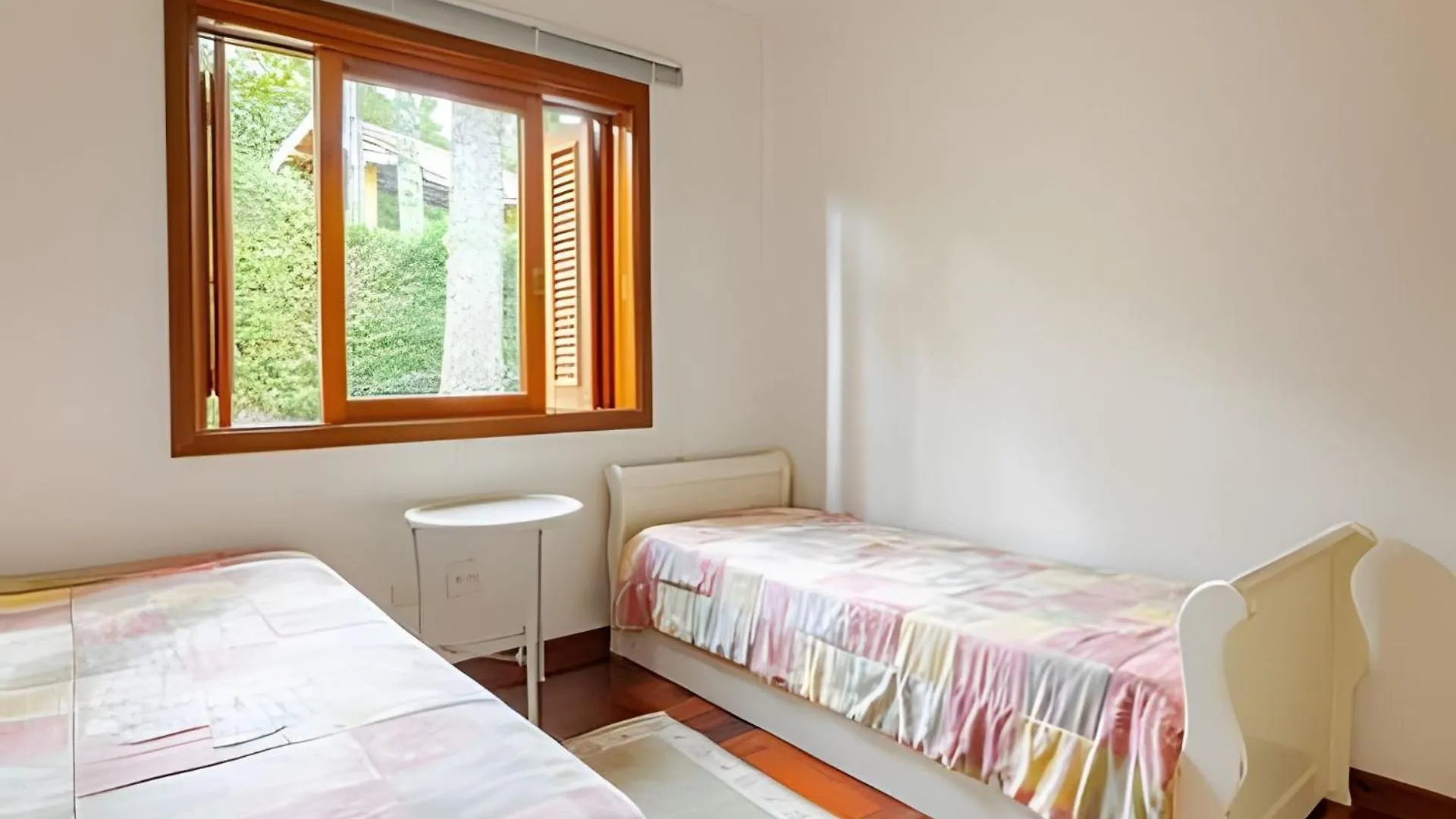 Aptos de 03 e 04 quartos Centrinho Capivari - Condomínio Recanto do Boticário Campos do Jordão Brasil
